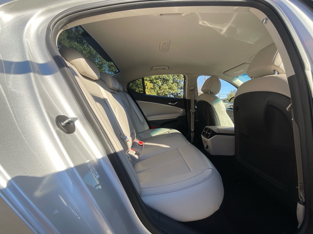 2019 Genesis G70 Image 30