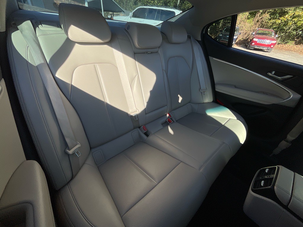 2019 Genesis G70 Image 32
