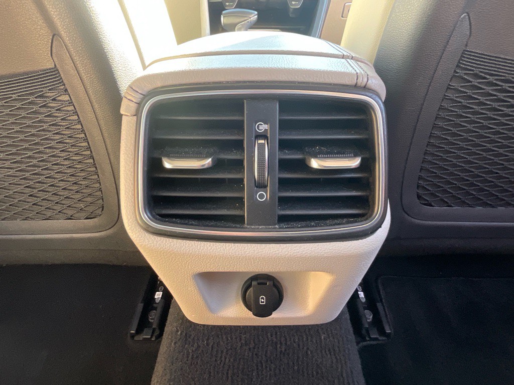2019 Genesis G70 Image 34