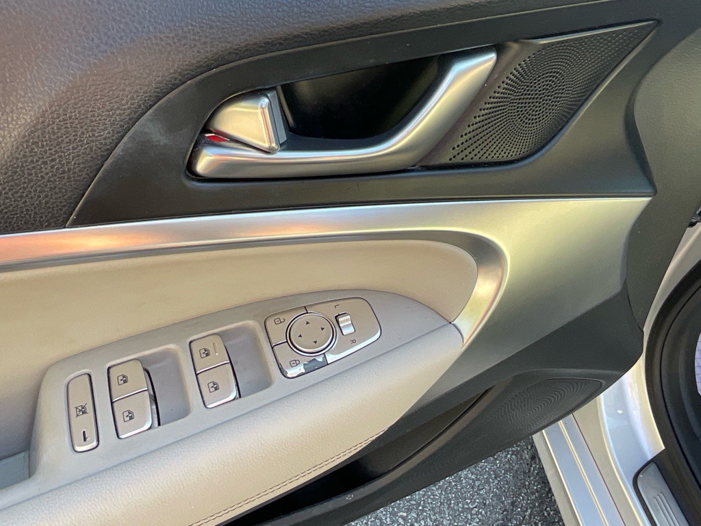 2019 Genesis G70 Image 39