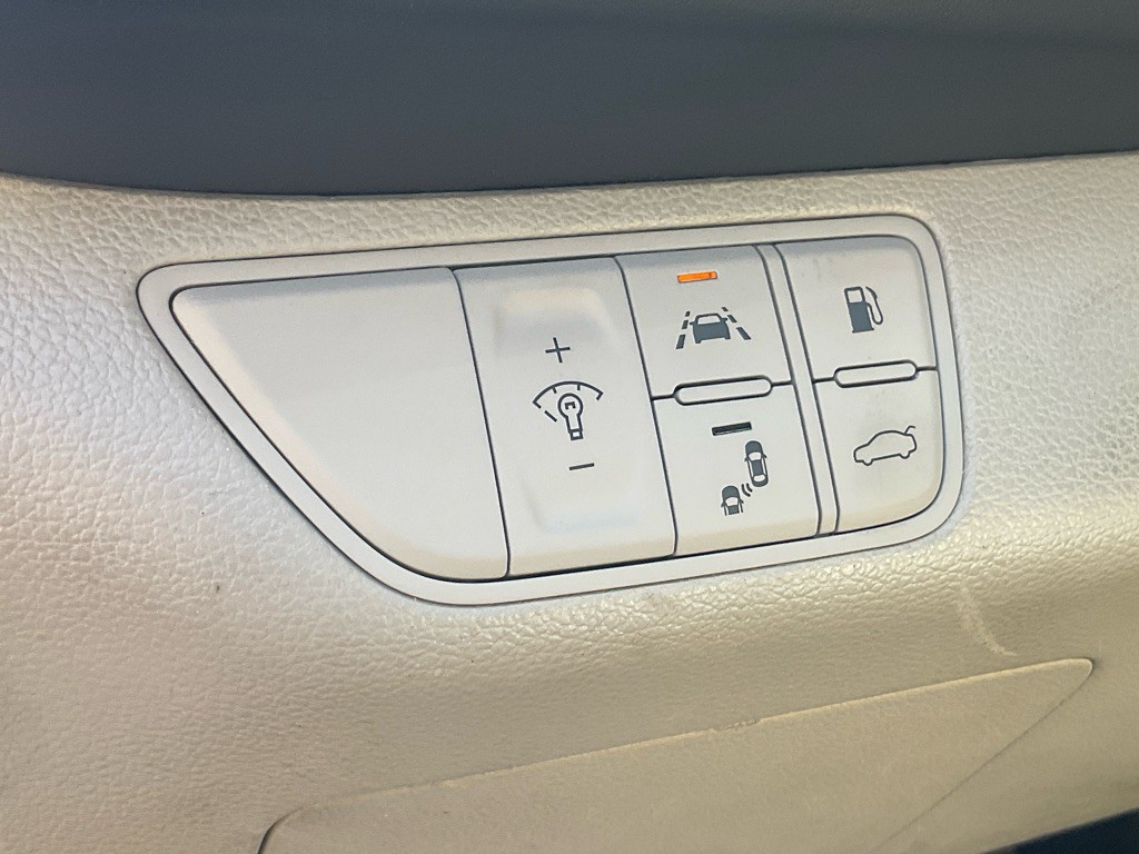 2019 Genesis G70 Image 40