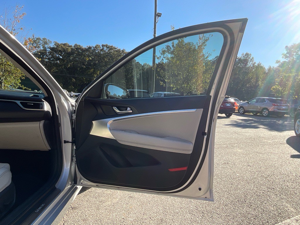 2019 Genesis G70 Image 42