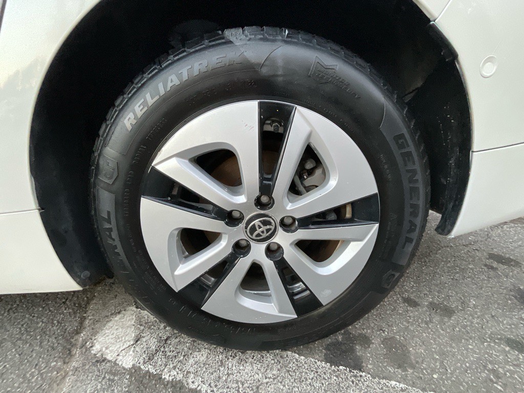 2017 Toyota Prius Image 12