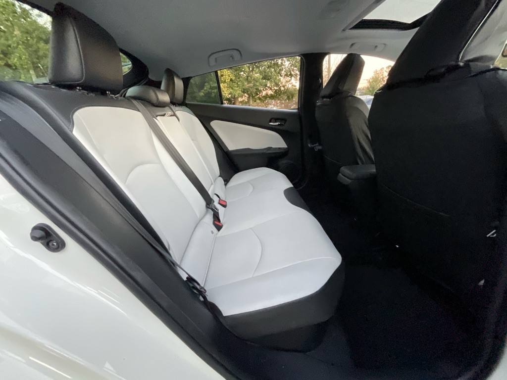 2017 Toyota Prius Image 32