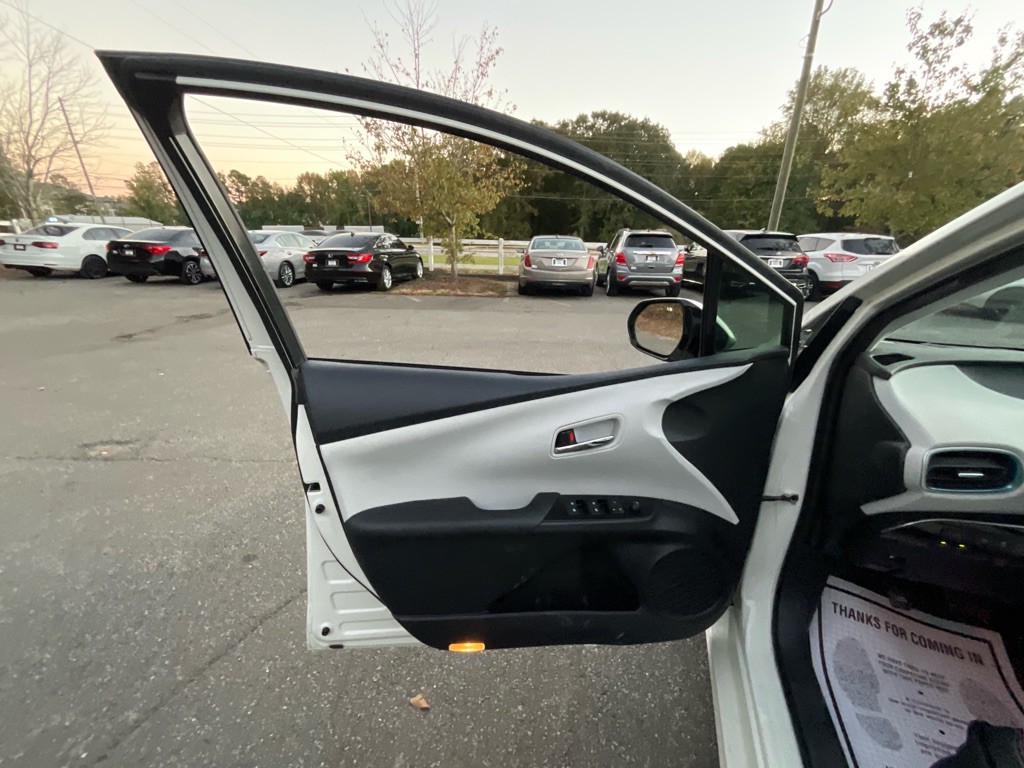 2017 Toyota Prius Image 41