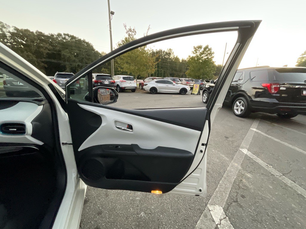 2017 Toyota Prius Image 45