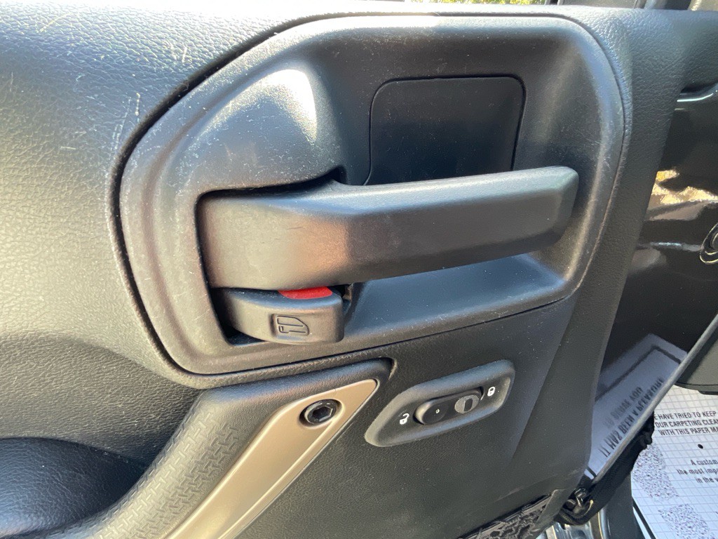 2017 Jeep Wrangler Image 30