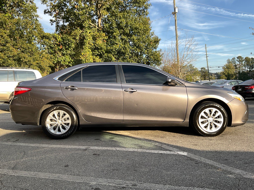 2016 Toyota Camry Image 4