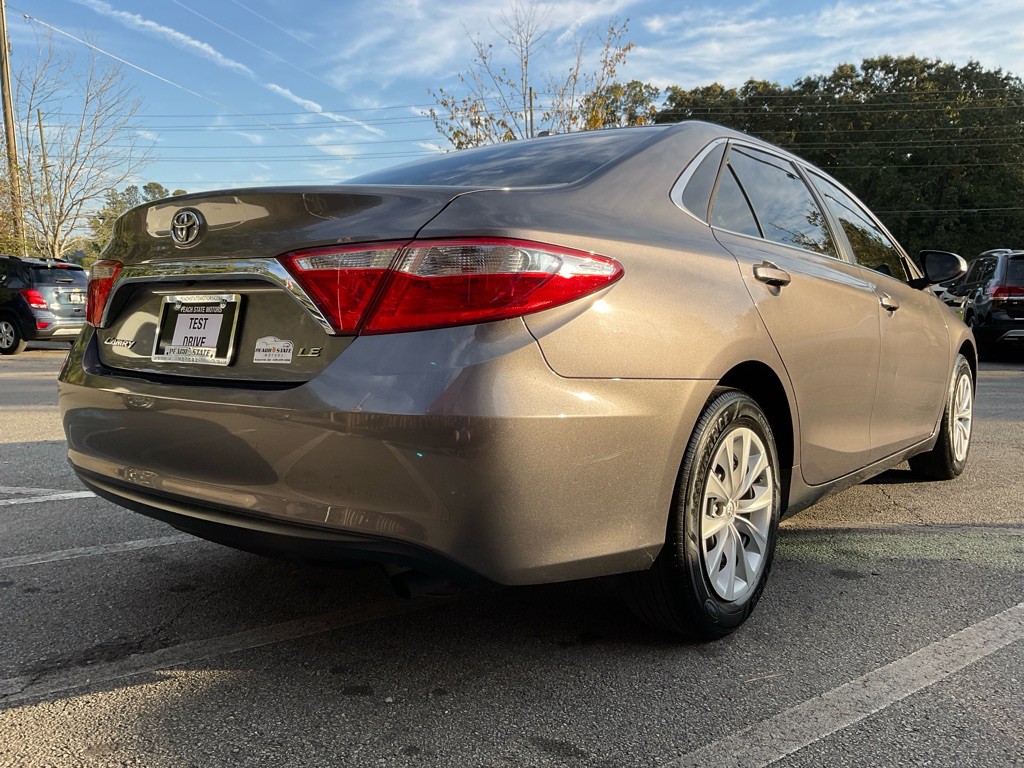 2016 Toyota Camry Image 5