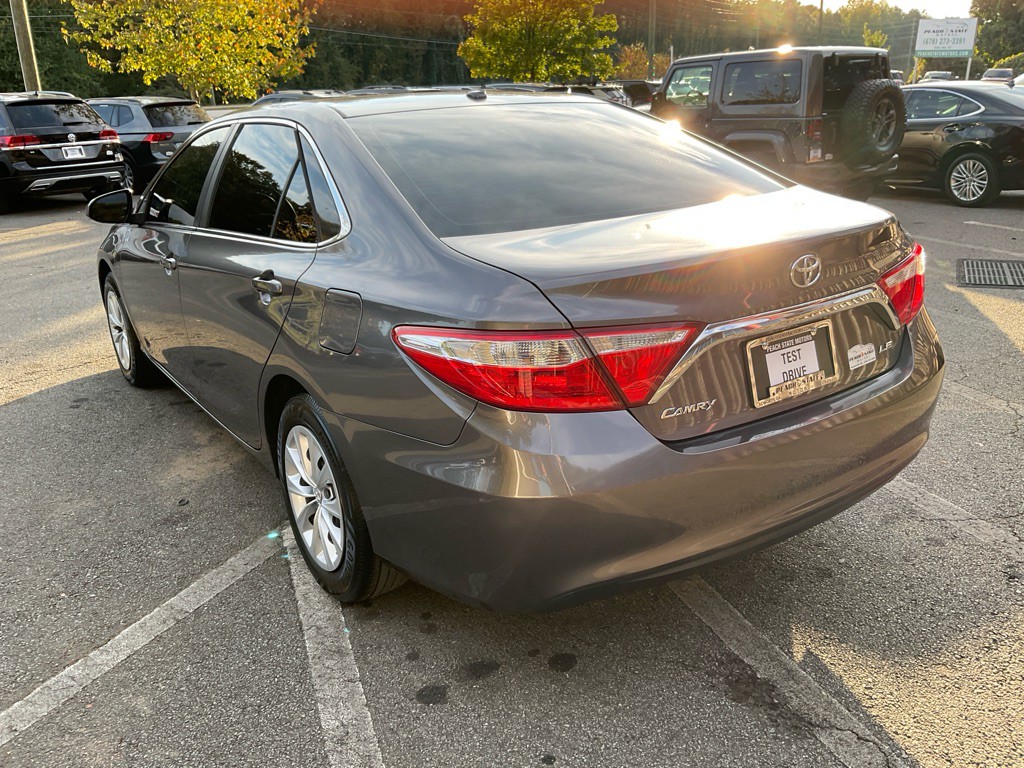 2016 Toyota Camry Image 7