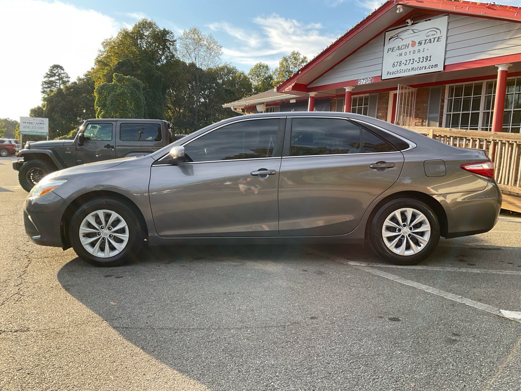 2016 Toyota Camry Image 8