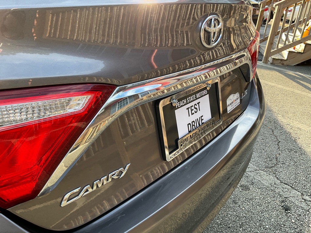 2016 Toyota Camry Image 9