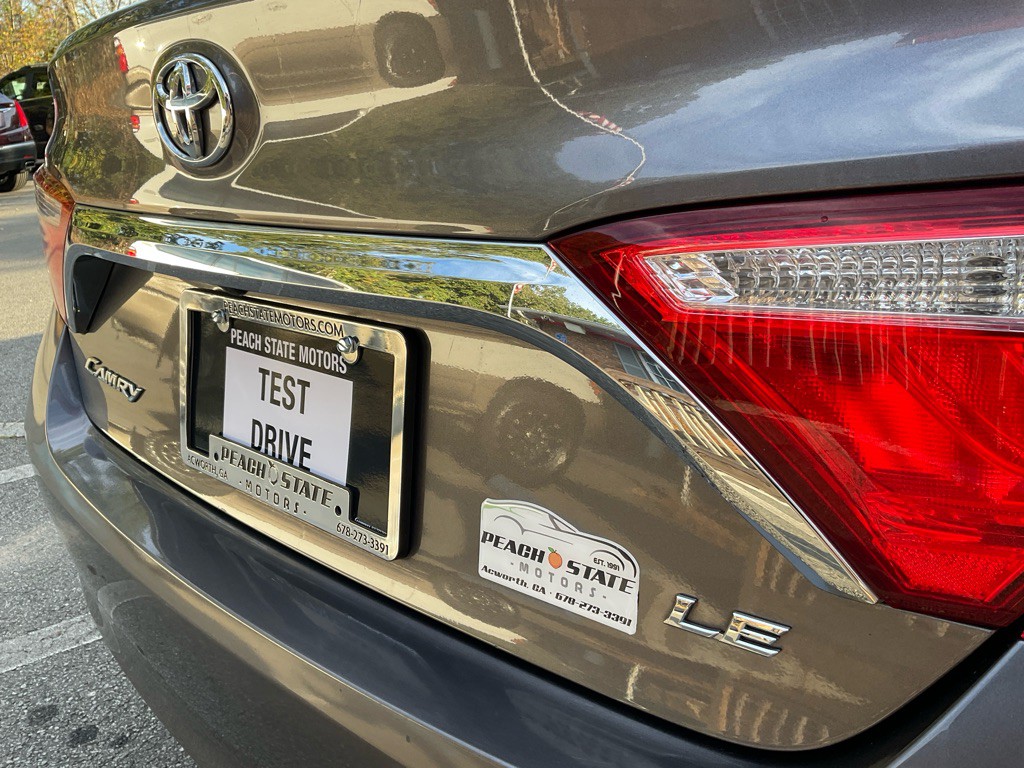 2016 Toyota Camry Image 10