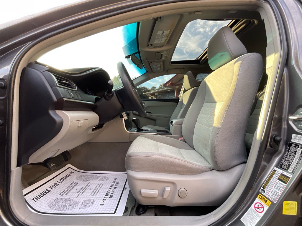 2016 Toyota Camry Image 14
