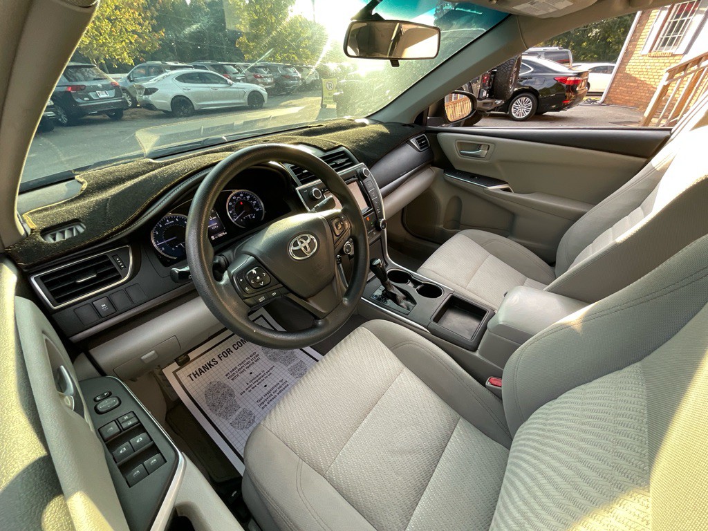 2016 Toyota Camry Image 15