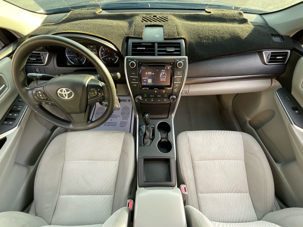2016 Toyota Camry Image 21