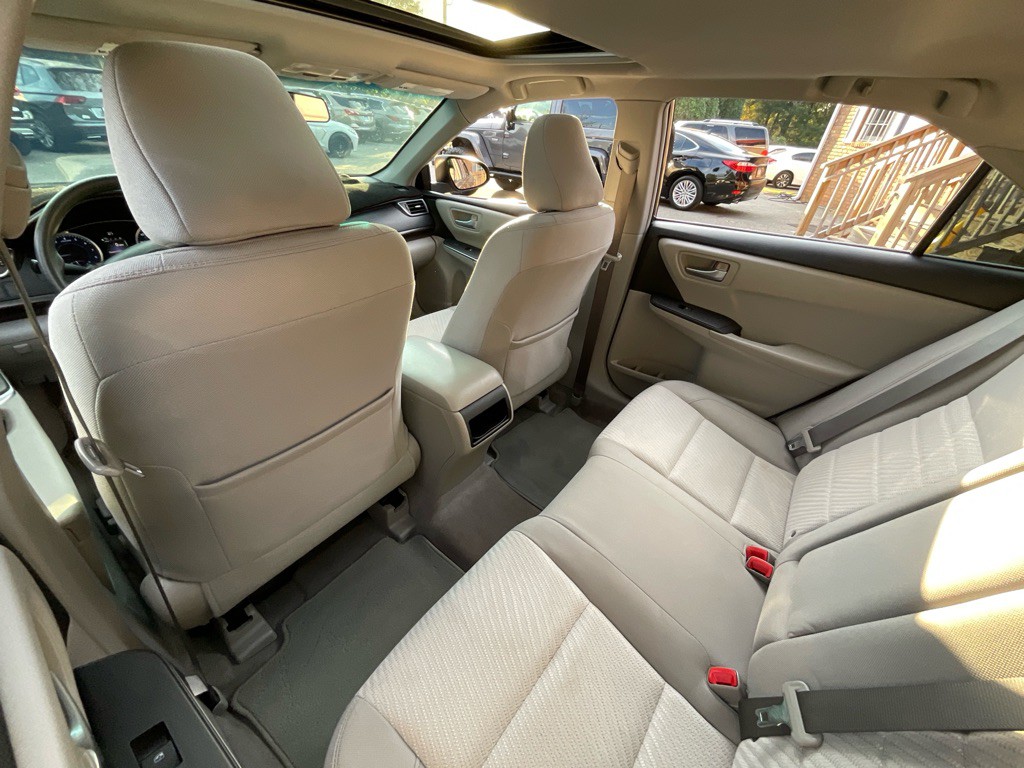 2016 Toyota Camry Image 28