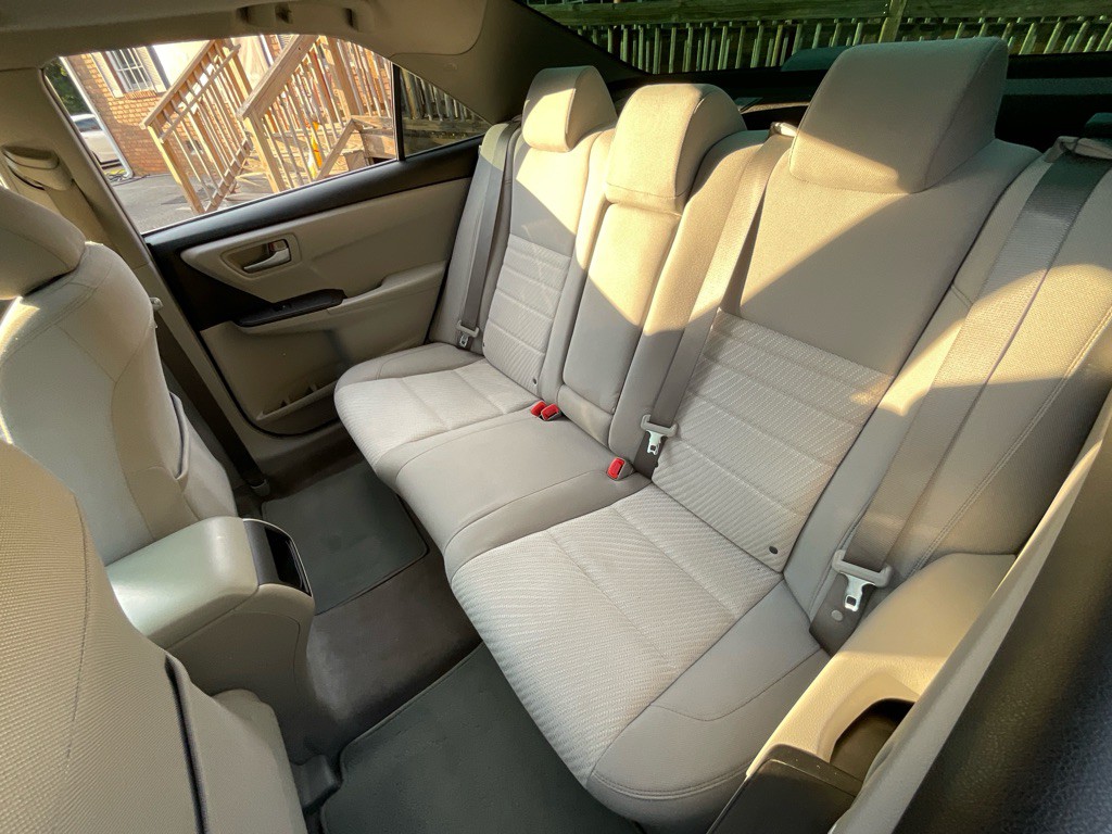 2016 Toyota Camry Image 29