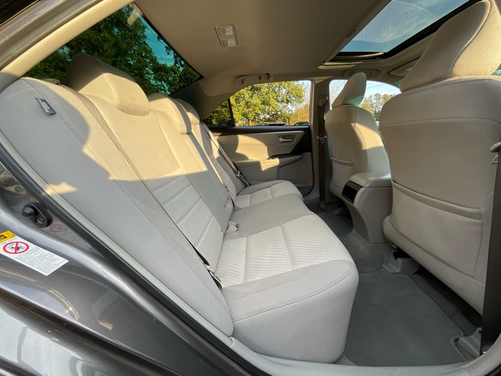 2016 Toyota Camry Image 30