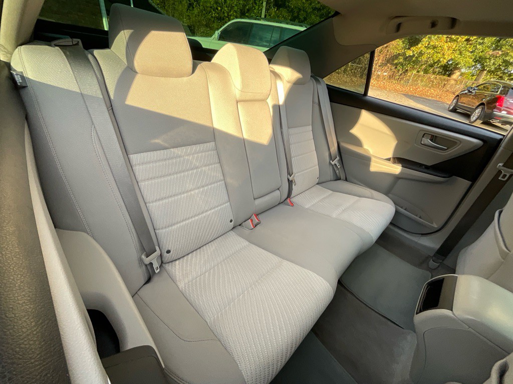 2016 Toyota Camry Image 32