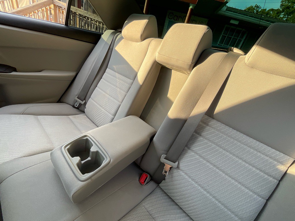 2016 Toyota Camry Image 33
