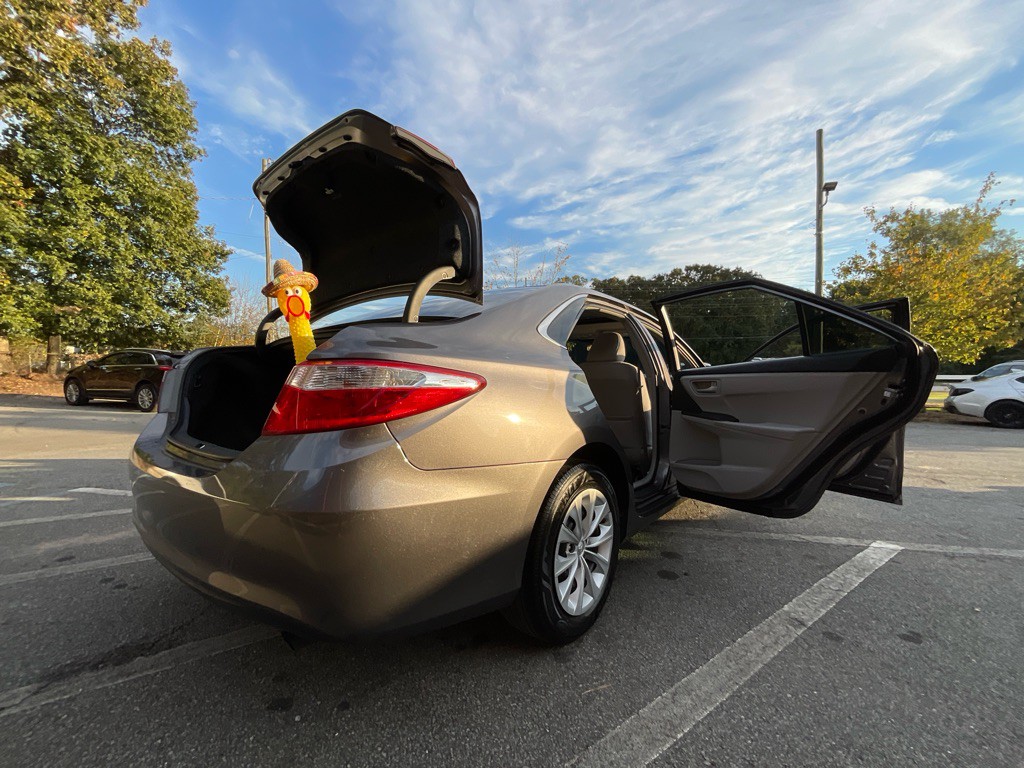 2016 Toyota Camry Image 34