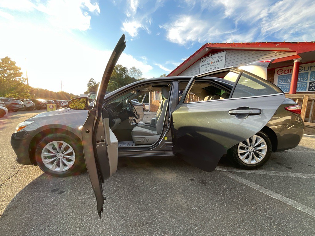 2016 Toyota Camry Image 35