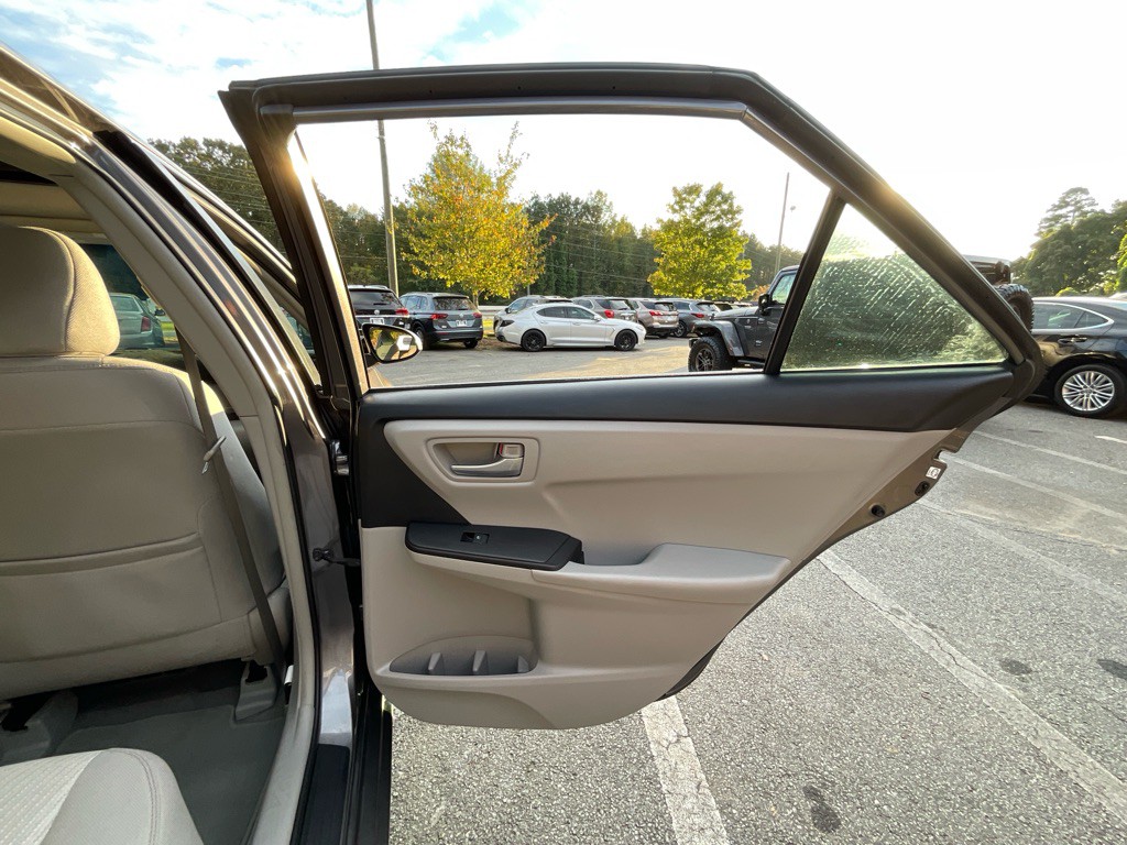 2016 Toyota Camry Image 41