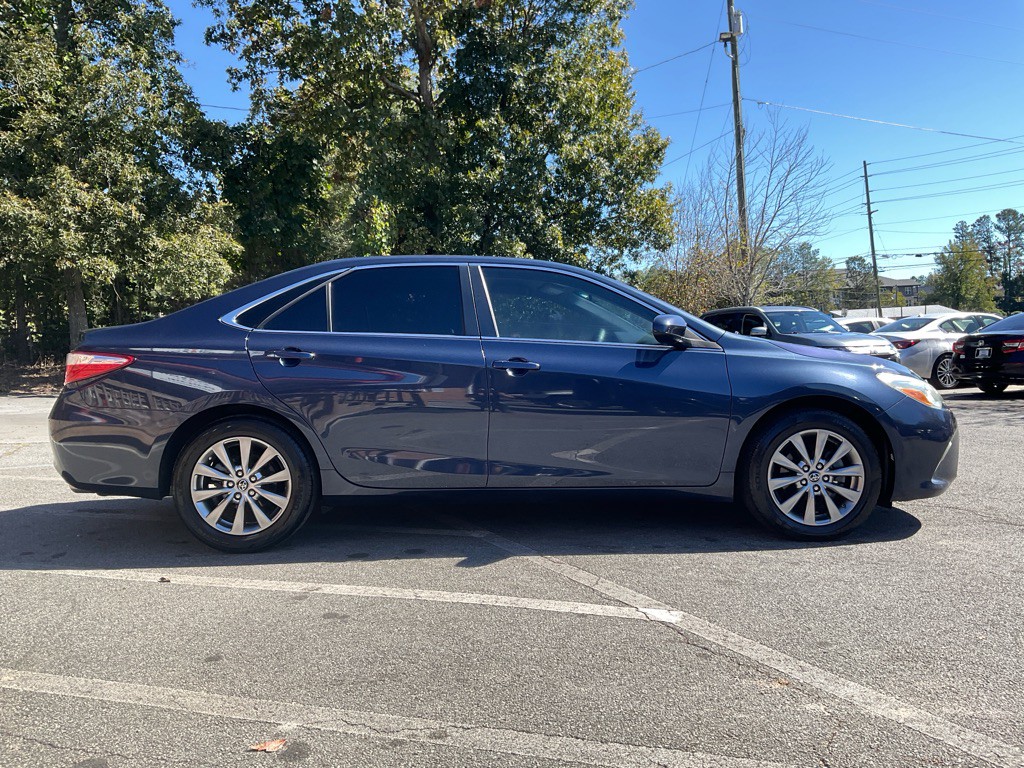 2017 Toyota Camry Image 4
