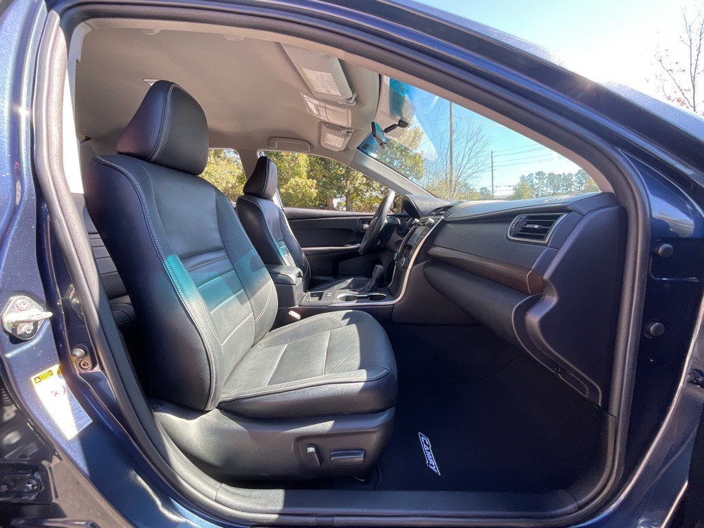 2017 Toyota Camry Image 17