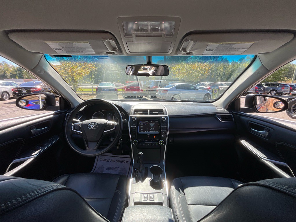 2017 Toyota Camry Image 20