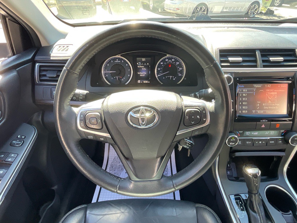 2017 Toyota Camry Image 23