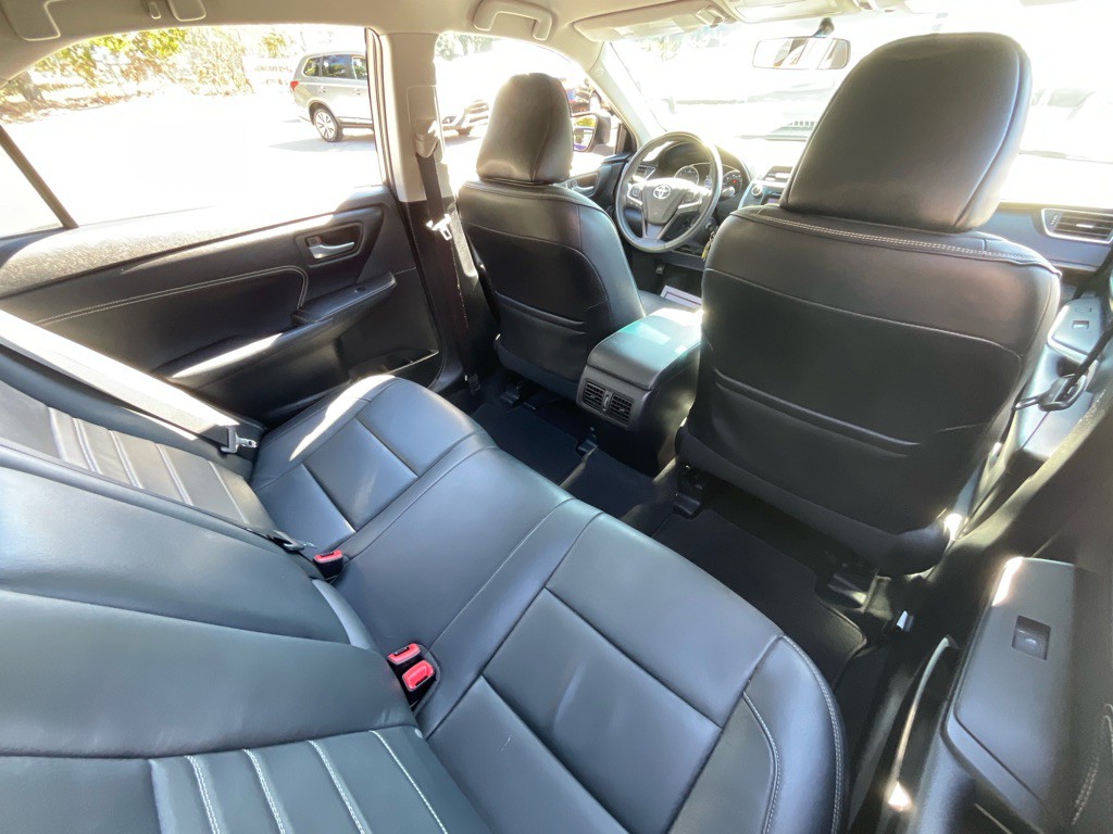 2017 Toyota Camry Image 34