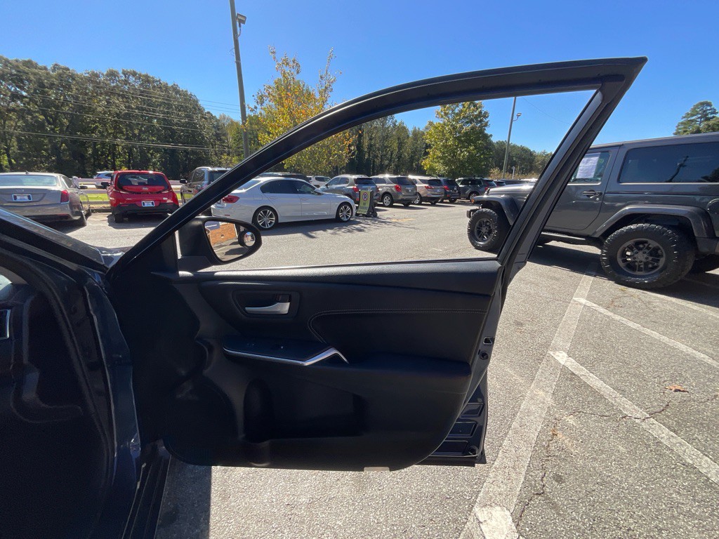 2017 Toyota Camry Image 44