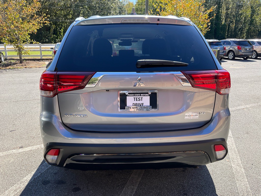 2020 Mitsubishi Outlander Image 6