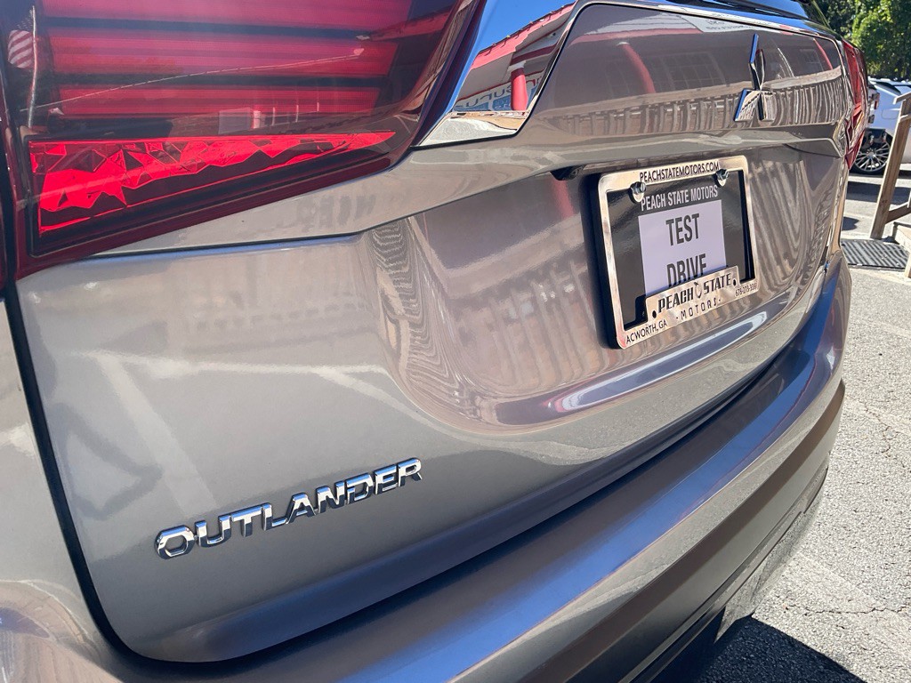 2020 Mitsubishi Outlander Image 9