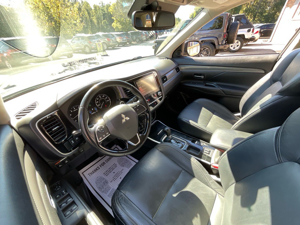 2020 Mitsubishi Outlander Image 15