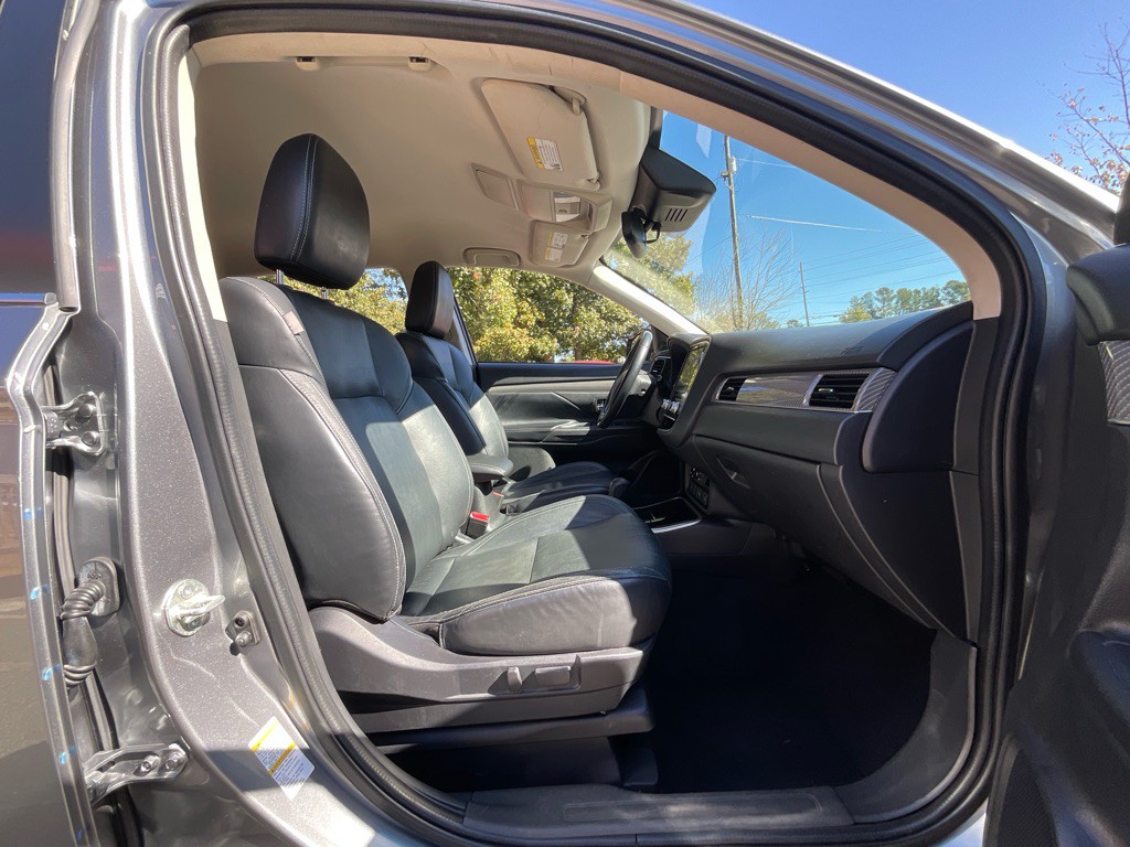 2020 Mitsubishi Outlander Image 17
