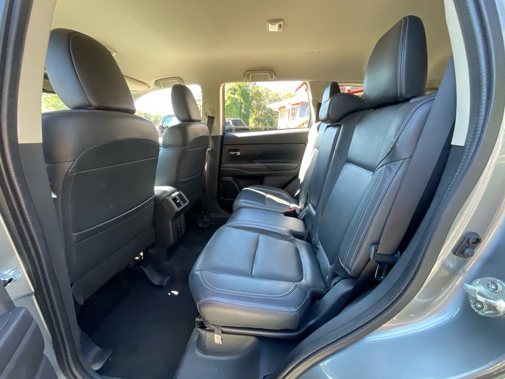 2020 Mitsubishi Outlander Image 27