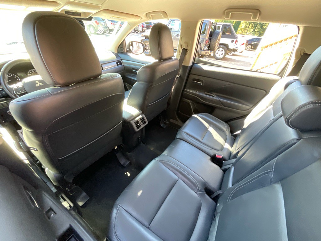 2020 Mitsubishi Outlander Image 28