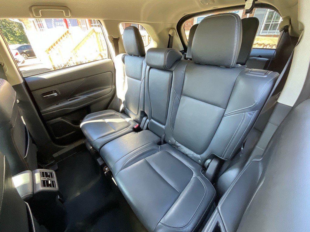 2020 Mitsubishi Outlander Image 29