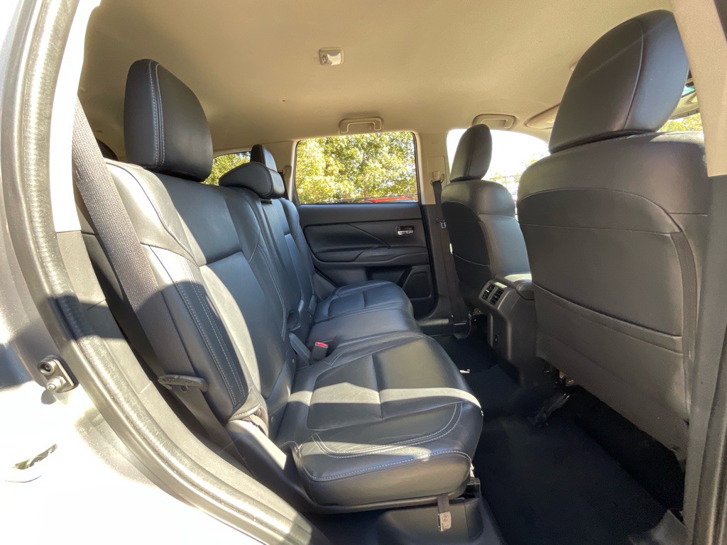 2020 Mitsubishi Outlander Image 30