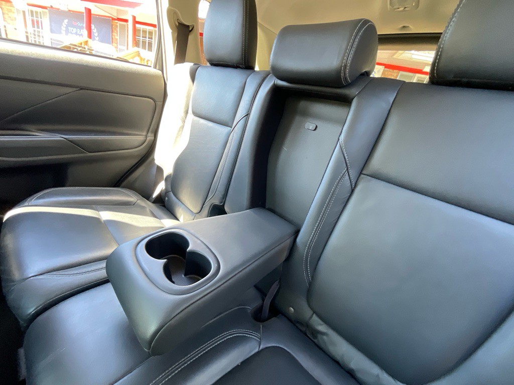 2020 Mitsubishi Outlander Image 33