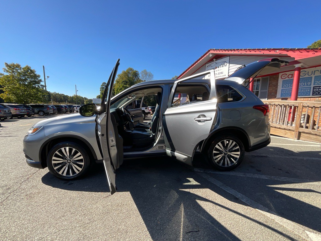 2020 Mitsubishi Outlander Image 36