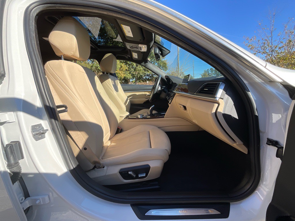 2018 BMW 3 Series Image 16