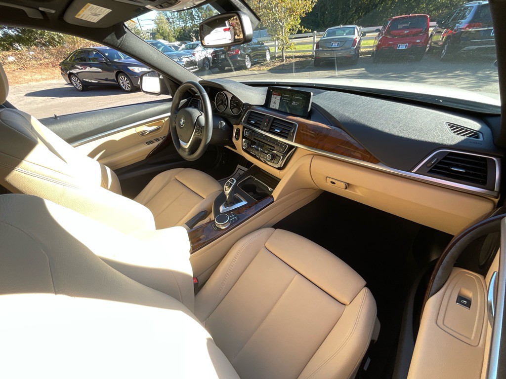 2018 BMW 3 Series Image 17