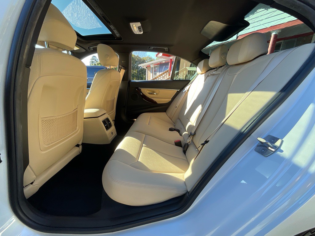 2018 BMW 3 Series Image 28