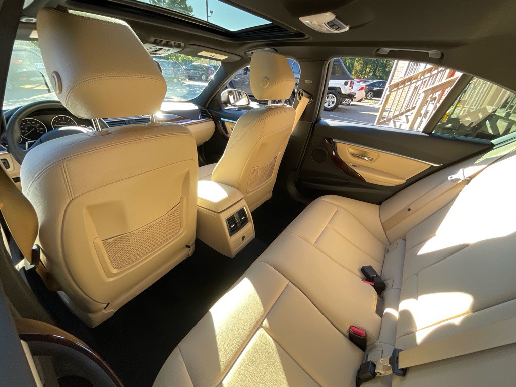 2018 BMW 3 Series Image 29