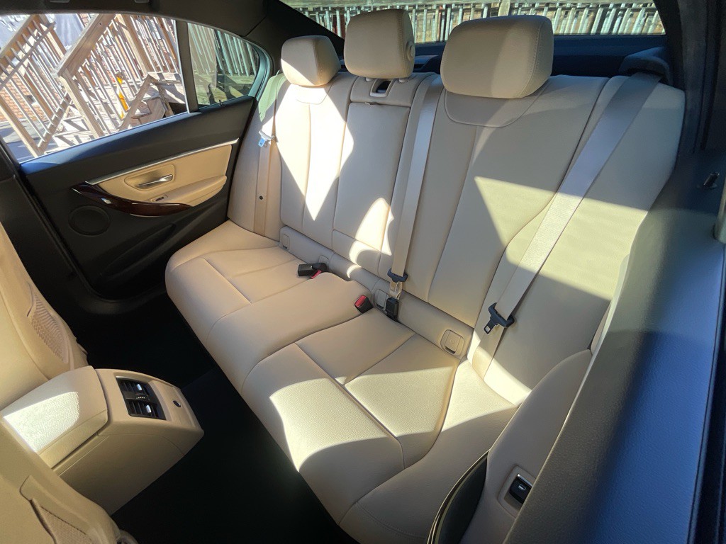 2018 BMW 3 Series Image 30