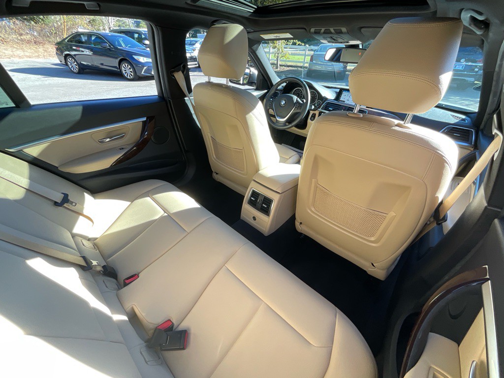 2018 BMW 3 Series Image 32